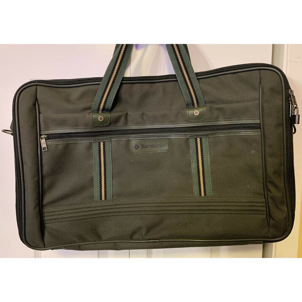 Samsonite carry‎ on Duffle Bag Green 22”L x 14”H x 8.5”W